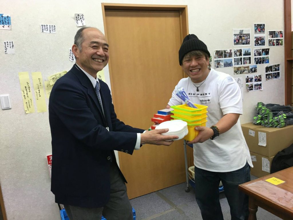 田村和宏が、障がい者施設に美術用画材を提供