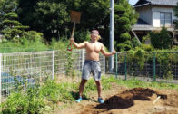 川崎市麻生区栗木にて、兼平選手が畑作業のボランティアを行いました